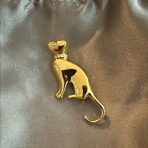 Elegant Gold Cat Brooch